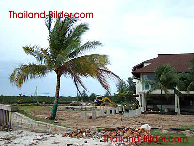 Aufbauarbeiten am Strand von Krabi nach Tsunami Ungl�ck